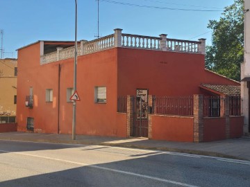 House 4 Bedrooms in Bàscara