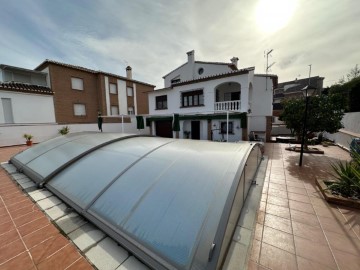 Casa o chalet 6 Habitaciones en La Zubia