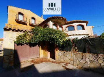 House 7 Bedrooms in Vila-Robau