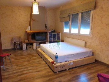House 3 Bedrooms in Montuenga