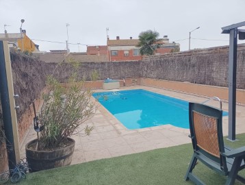 House 5 Bedrooms in Rosselló