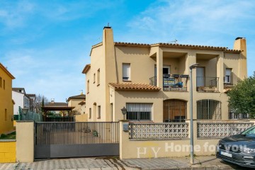 House 5 Bedrooms in Santa Eugenia