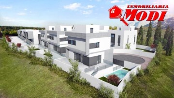 House 4 Bedrooms in Zona Polideportivo