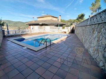 House 5 Bedrooms in Puig de Vidre