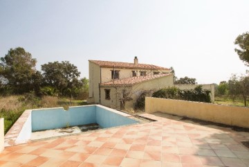 House 4 Bedrooms in El Pla de Santa Maria