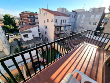 Apartment 4 Bedrooms in Barri Marítim-Platja de la Paella