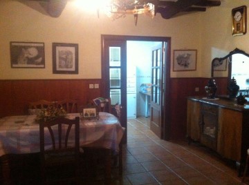 House 5 Bedrooms in Sanchotello
