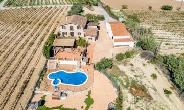 House 6 Bedrooms in Cal Farines