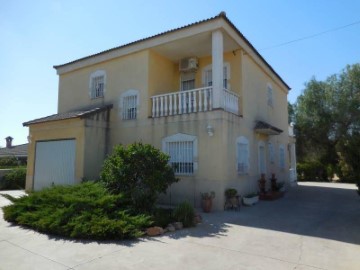 House 4 Bedrooms in Alcolea