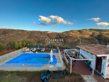 House 6 Bedrooms in Guaro