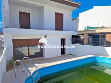 House 4 Bedrooms in Carchelejo