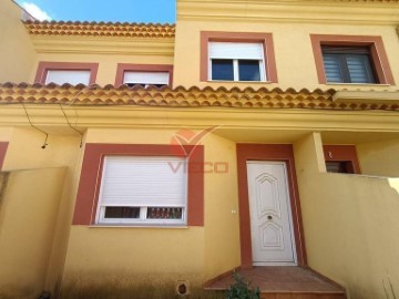 House 3 Bedrooms in Casasimarro