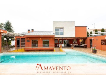 House 4 Bedrooms in Miguelturra