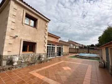 House 8 Bedrooms in Arcas