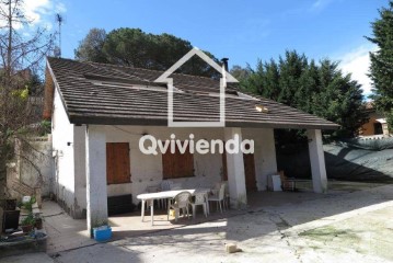 House 4 Bedrooms in Vilanova del Vallès