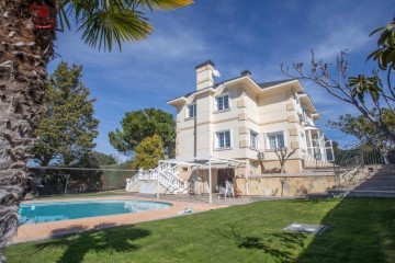 House 6 Bedrooms in El Bosque