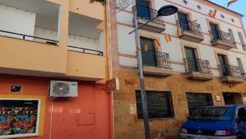 Edificio en Orellana la Vieja