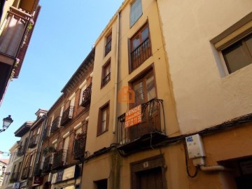 Edificio en Peña de Cabra