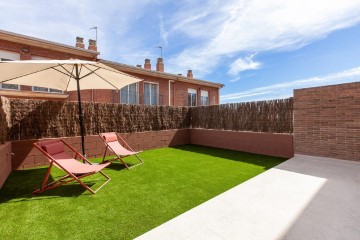 House 5 Bedrooms in Nucli Urbà