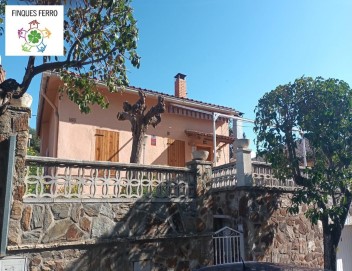 House 4 Bedrooms in Montmeló