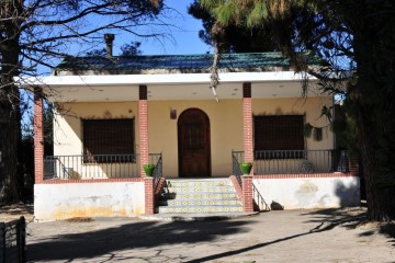 House 4 Bedrooms in Parque Sensal