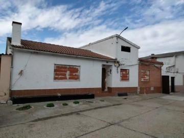 House 2 Bedrooms in Matapozuelos