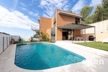 House 5 Bedrooms in Viladecavalls