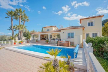 House 4 Bedrooms in el Aspre