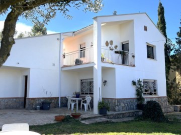 House 4 Bedrooms in Begues