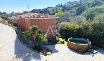 House 6 Bedrooms in Alella