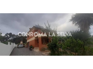 House 4 Bedrooms in L'Esparra