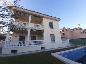 House 6 Bedrooms in Cerros de Montequinto