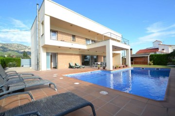 House 6 Bedrooms in Les Cases d'Alcanar