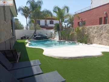 House 5 Bedrooms in Olivar de Quintos