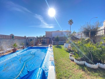 House 4 Bedrooms in Caleta de Vélez