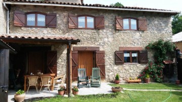 House 3 Bedrooms in Montcortes