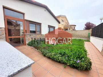 House 4 Bedrooms in Arévalo