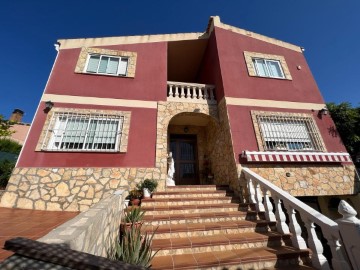 House 5 Bedrooms in Montserrat