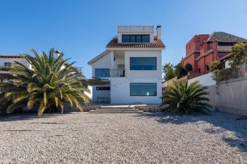 House 5 Bedrooms in Altos de la Zubia