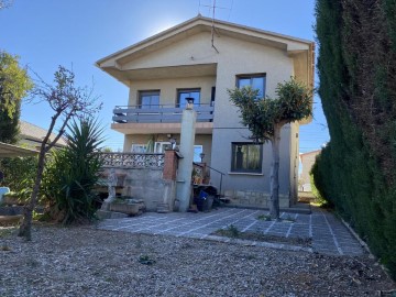 House 5 Bedrooms in La Plana