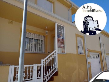 House 3 Bedrooms in El Pinar de Alba