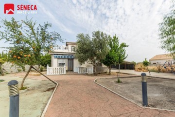 House 4 Bedrooms in Alcolea