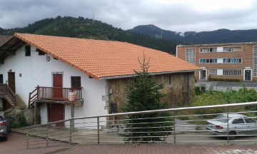House 3 Bedrooms in Jauregui-Yeuri