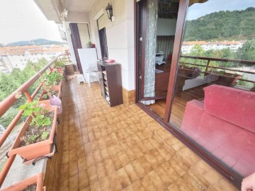 Apartment 3 Bedrooms in Amorebieta