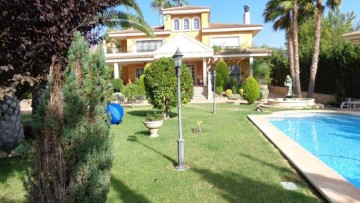 House 6 Bedrooms in Lloma Bada