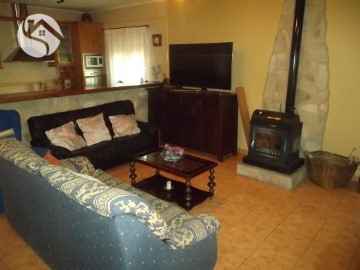 House 5 Bedrooms in Villar de Olalla