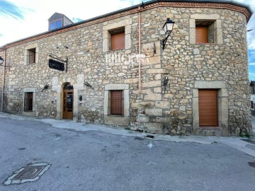 Edificio en Plasenzuela