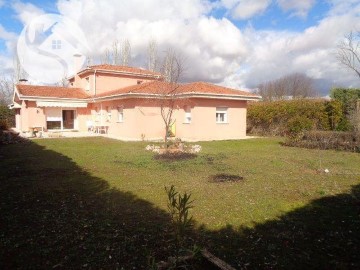 House 7 Bedrooms in Villar de Olalla