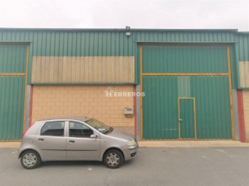 Bâtiment industriel / entrepôt à Viana