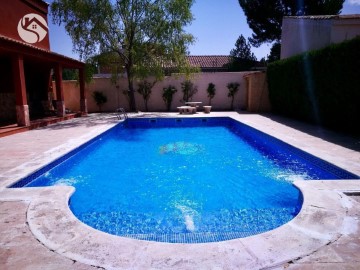 House 5 Bedrooms in Arcas